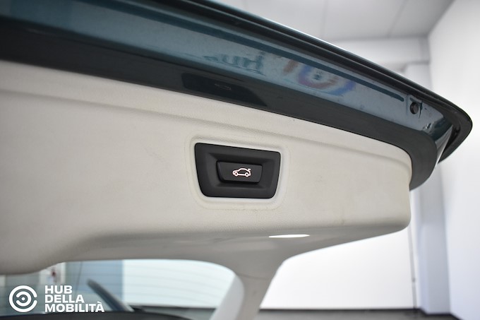 BMW 318d 48V Touring Business Advantage